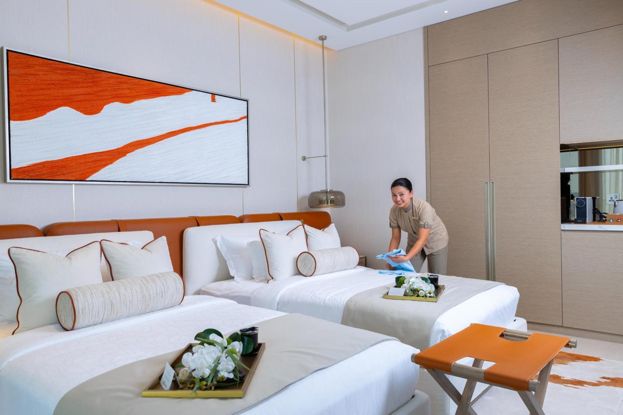Onyx Rotana Hotel Manama Exterior photo A housekeeper making a bed at a hotel