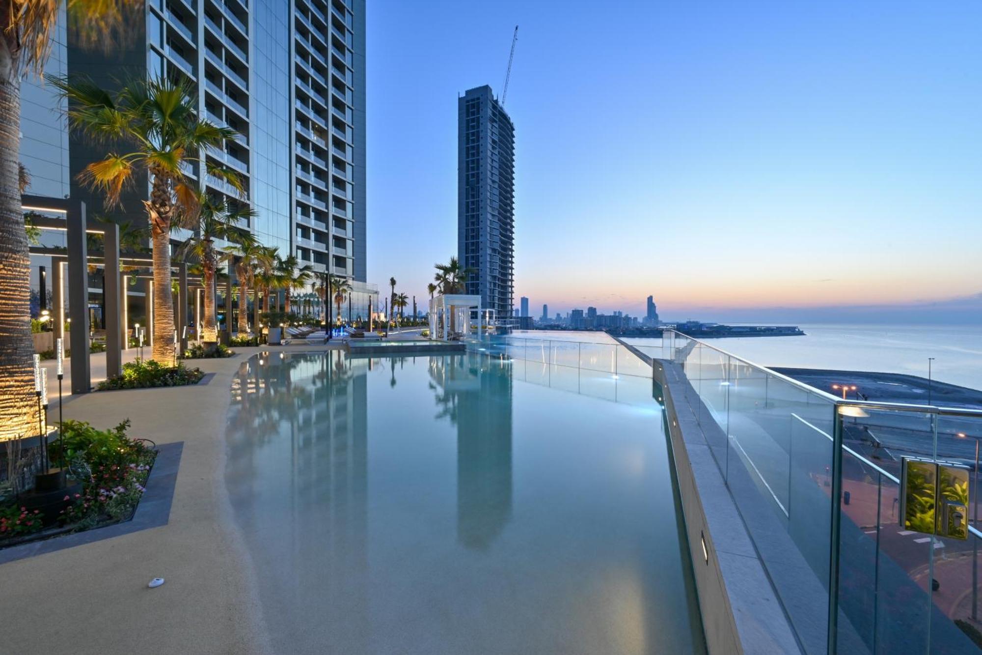Onyx Rotana Hotel Manama Exterior photo Infinity pool at the Ritz-Carlton, DIFC