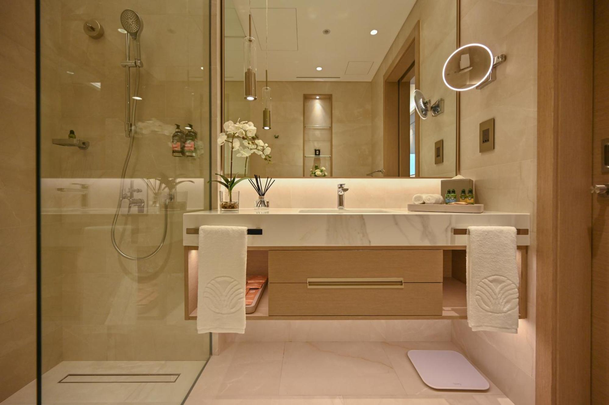 Onyx Rotana Hotel Manama Exterior photo Bathroom