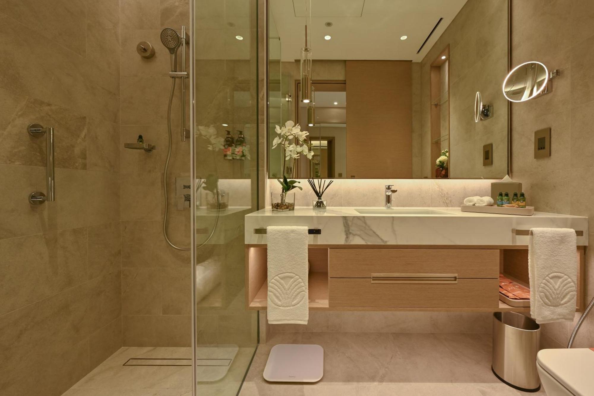 Onyx Rotana Hotel Manama Exterior photo A bathroom in a hotel