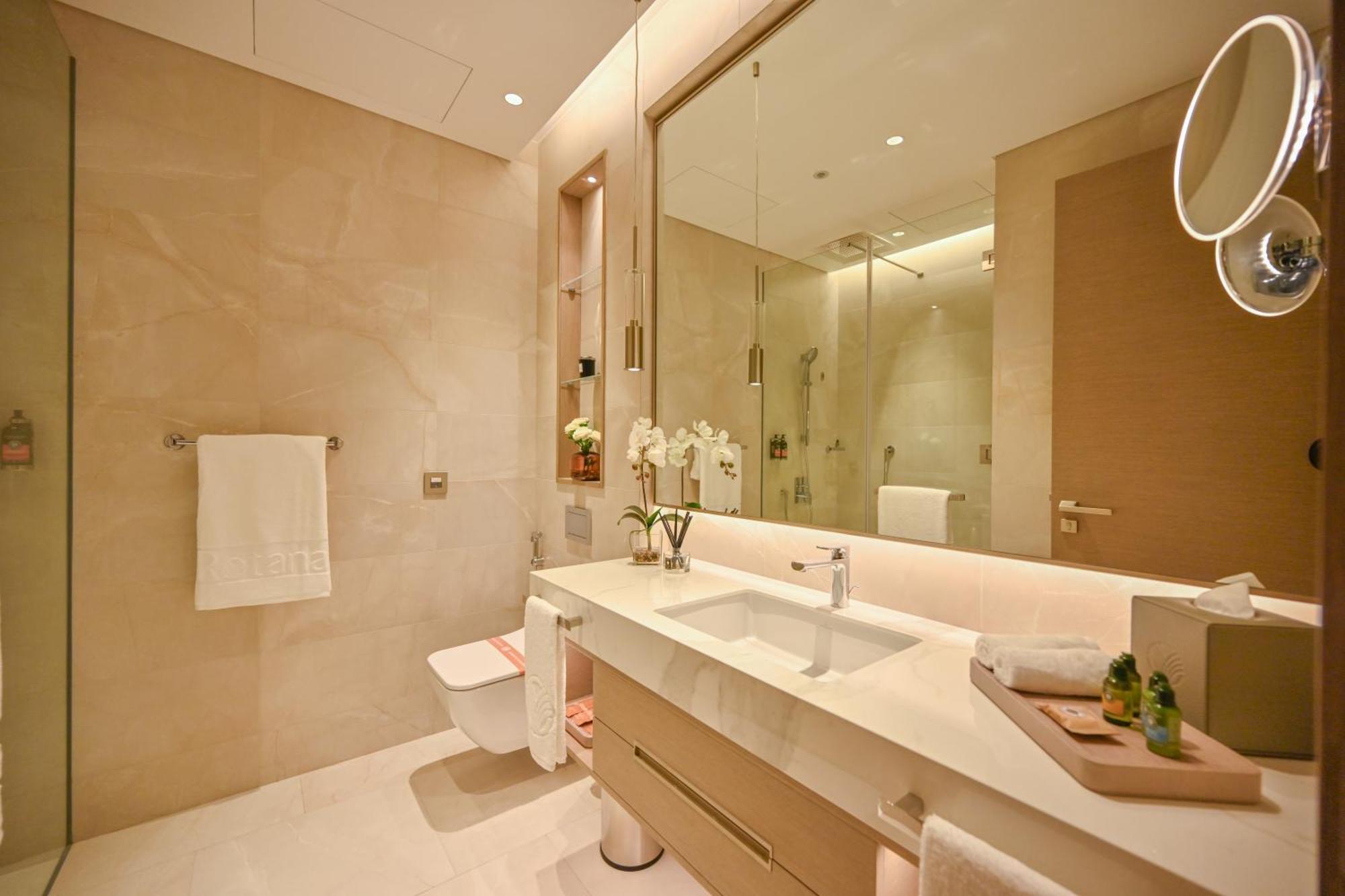 Onyx Rotana Hotel Manama Exterior photo Bathroom